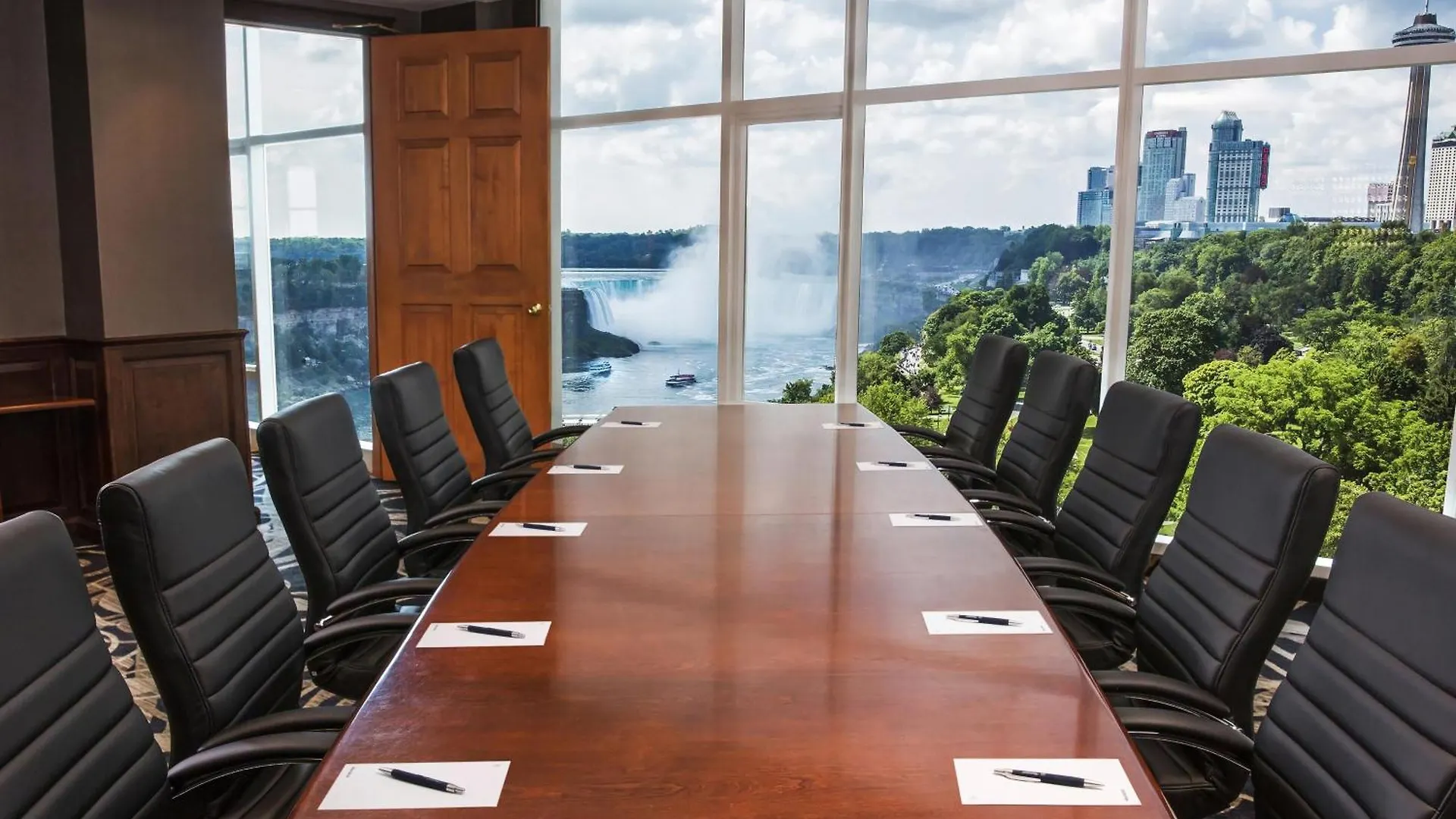 Sheraton Fallsview Hotel Niagara Falls 4*,  Canada
